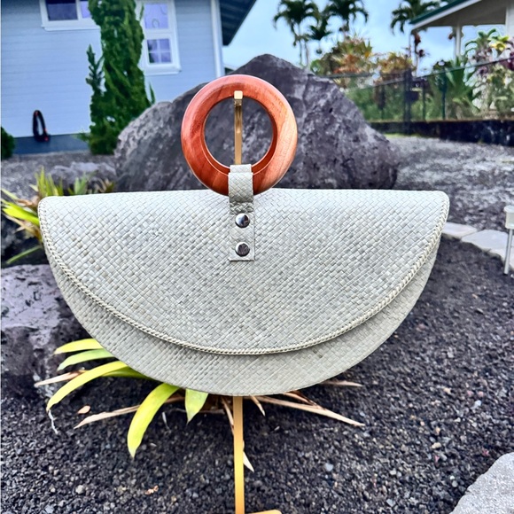 Unbraded Handbags - Woven Straw Half Moon Bag w/ Wooden Ring Handle